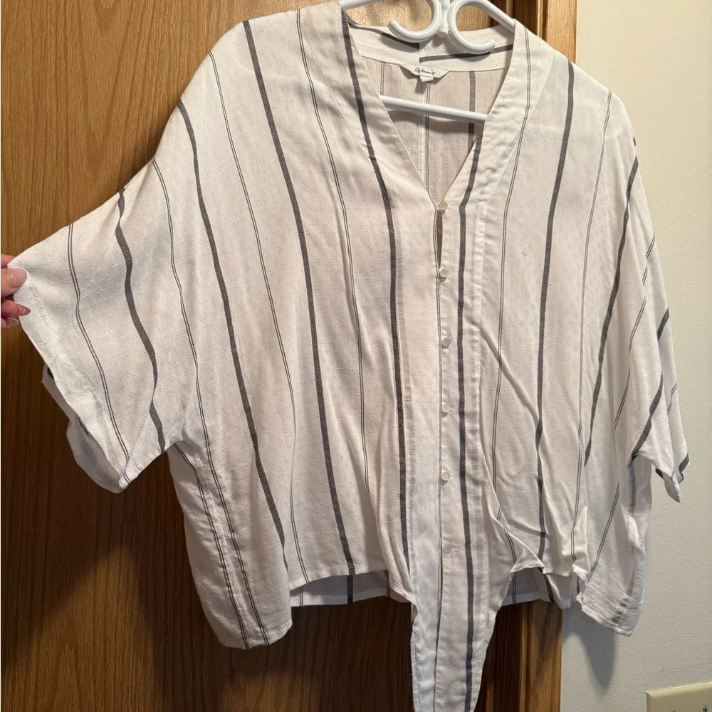 Reitmans White and Gray Striped Blouse - Picture 3 of 5